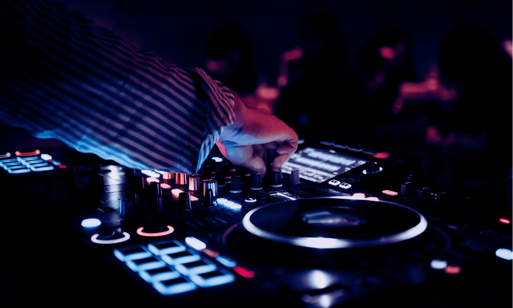 Jakie pytania zadać DJ-owi przed podpisaniem umowy?